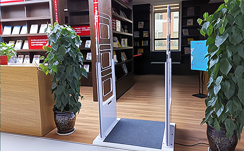 �Ϻ���У(li��n)�˺͸�У(li��n)�˳����l��UHF���D���������p�TEAS�O(sh��)�÷���