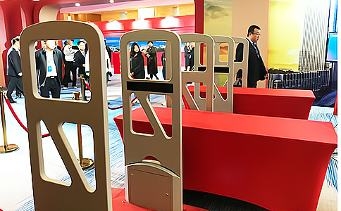 NFC�cRFID��ͬ�c��ͬ���Լ����Գ�Ҋ��(y��ng)�õĽ�B